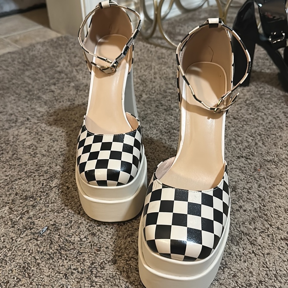 Platforms - Picture 3 of 4